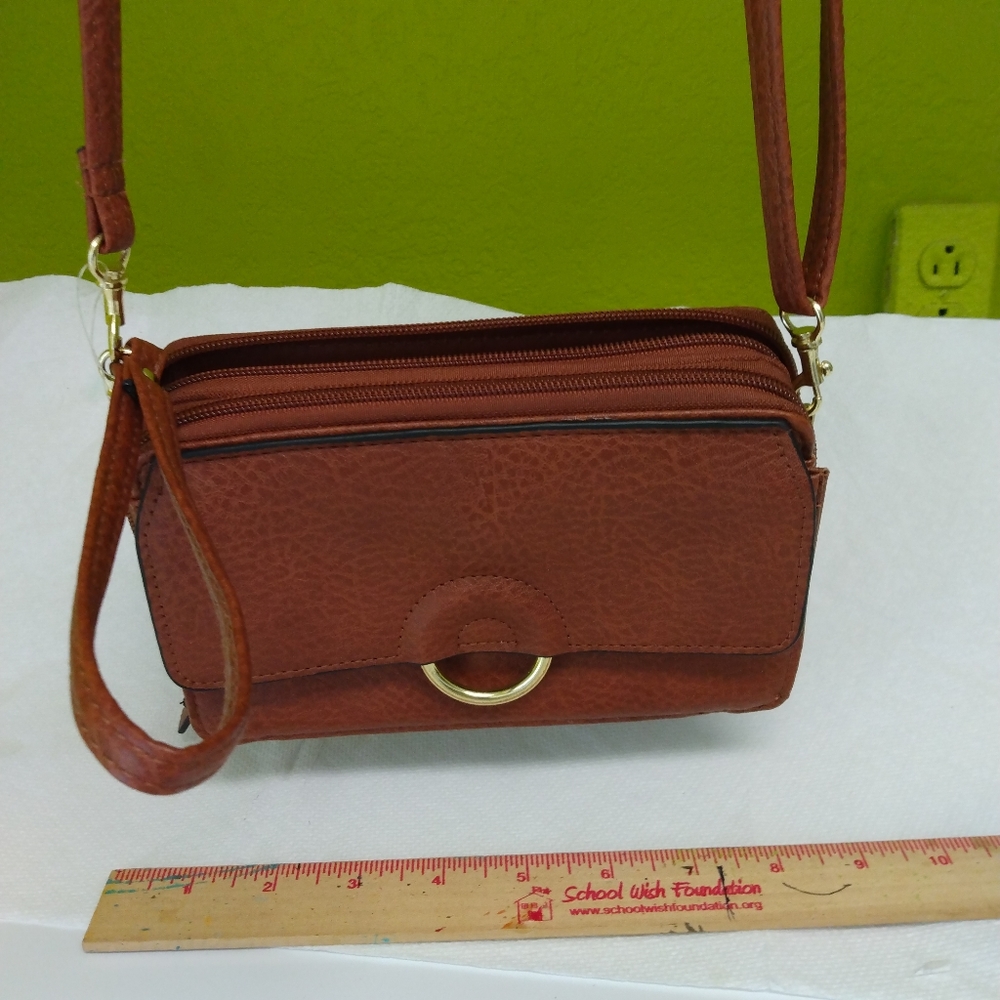 Bueno small shoulder bag.